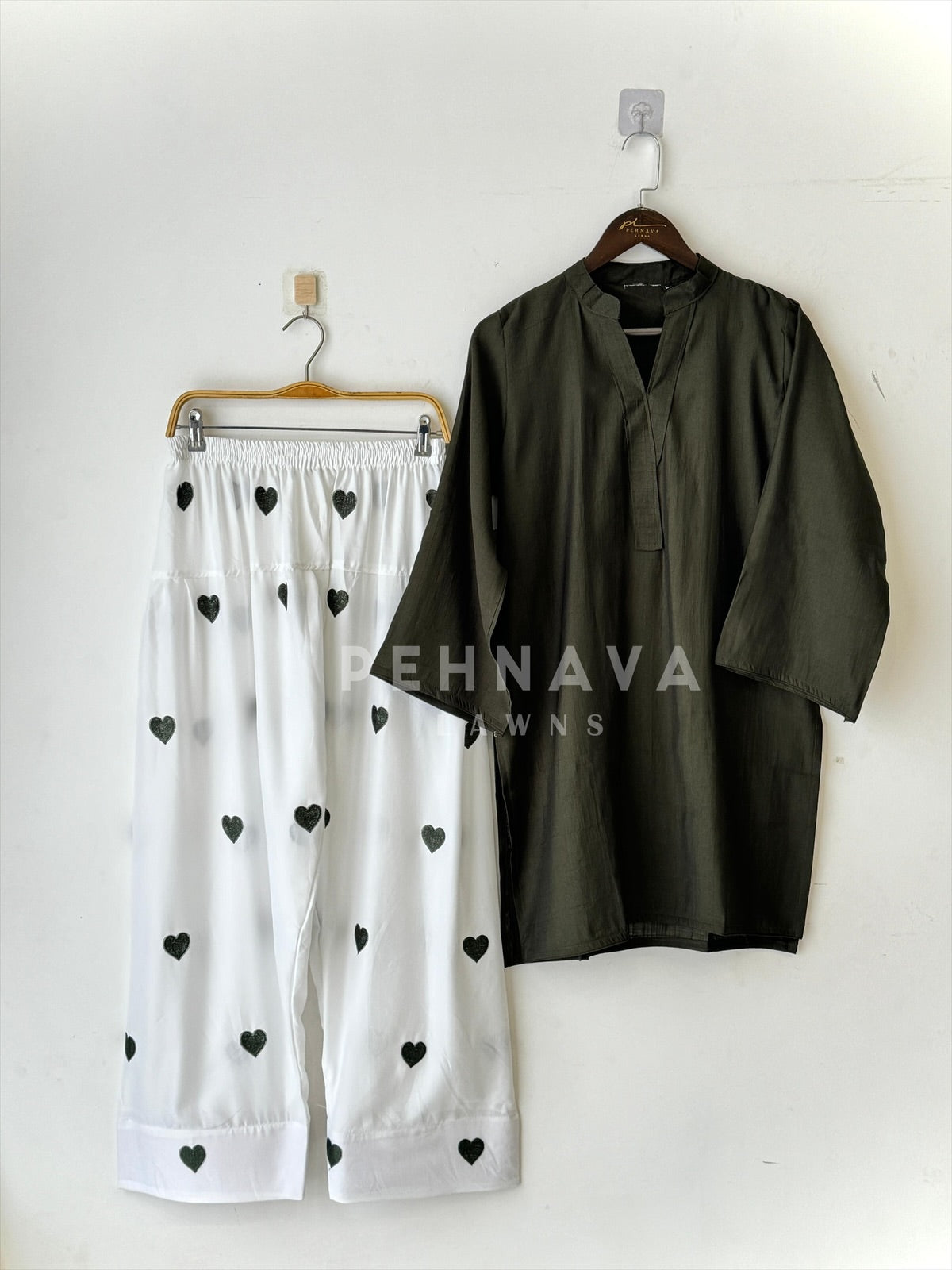 Modern Farshi Salwar Suit - Pehnava Lawns