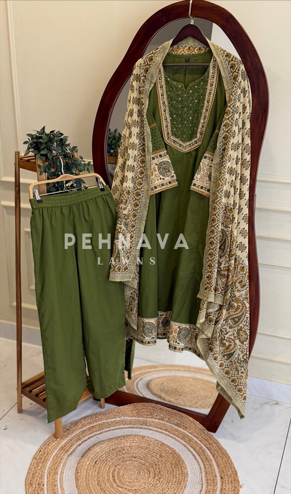 Yoke Hakoba Printed Suit