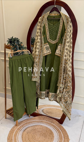 Yoke Hakoba Printed Suit