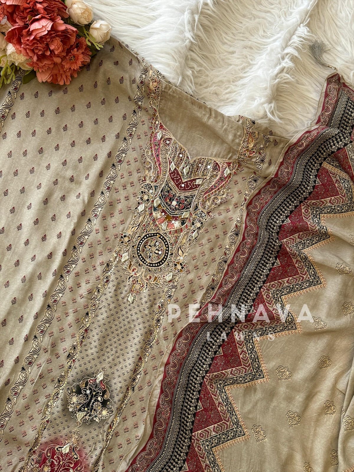 Premium Muslin Suit Set-324 - Pehnava Lawns
