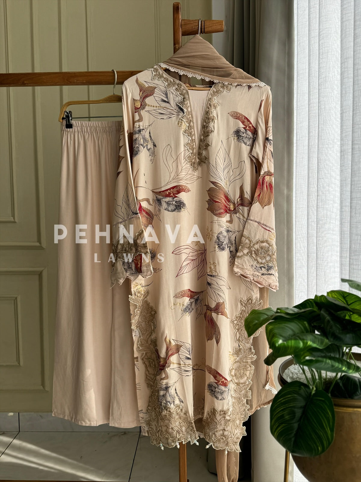 Floral Embroidery Kurtha set - Pehnava Lawns