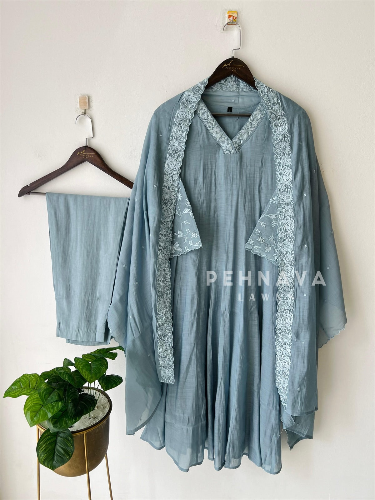 Chanderi Bell-Sleeve Embroidery Ensemble-16551