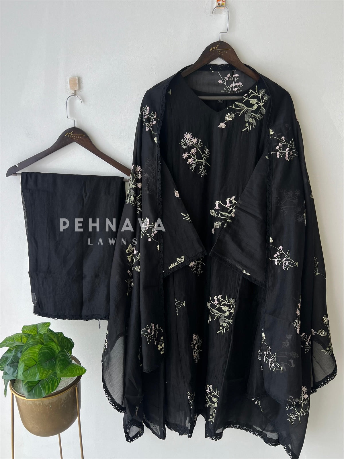 Embroidered Floral Kurta with Lace‑Trim Suit-4138 - Pehnava Lawns
