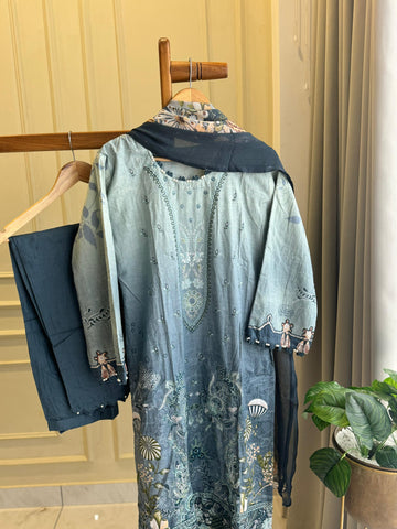 Floral Embroidered Pakistani Suit-3