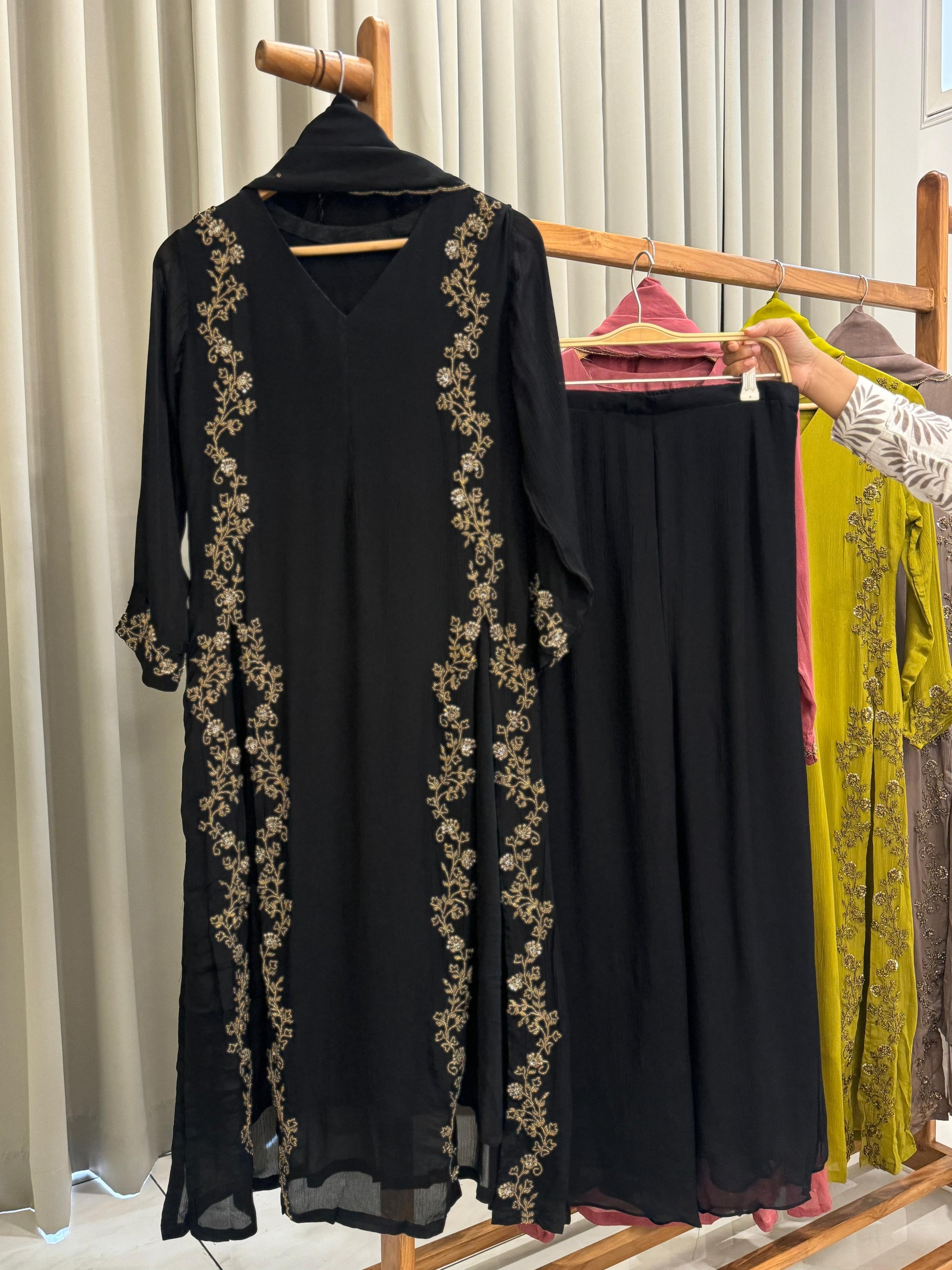 Chinnon handworked Side-slitted suit with flared bottom