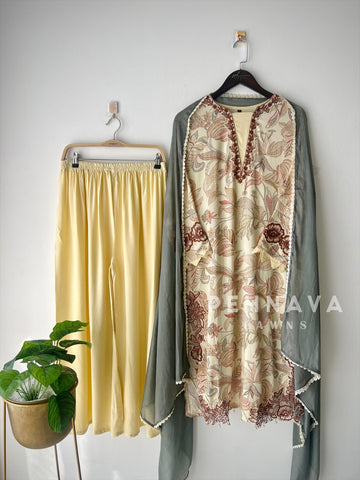 New Floral Embroidery Kurtha Suit
