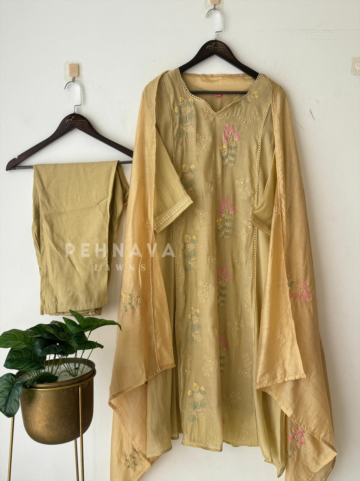 Floral Chanderi Ethnic Suit-3526 - Pehnava Lawns