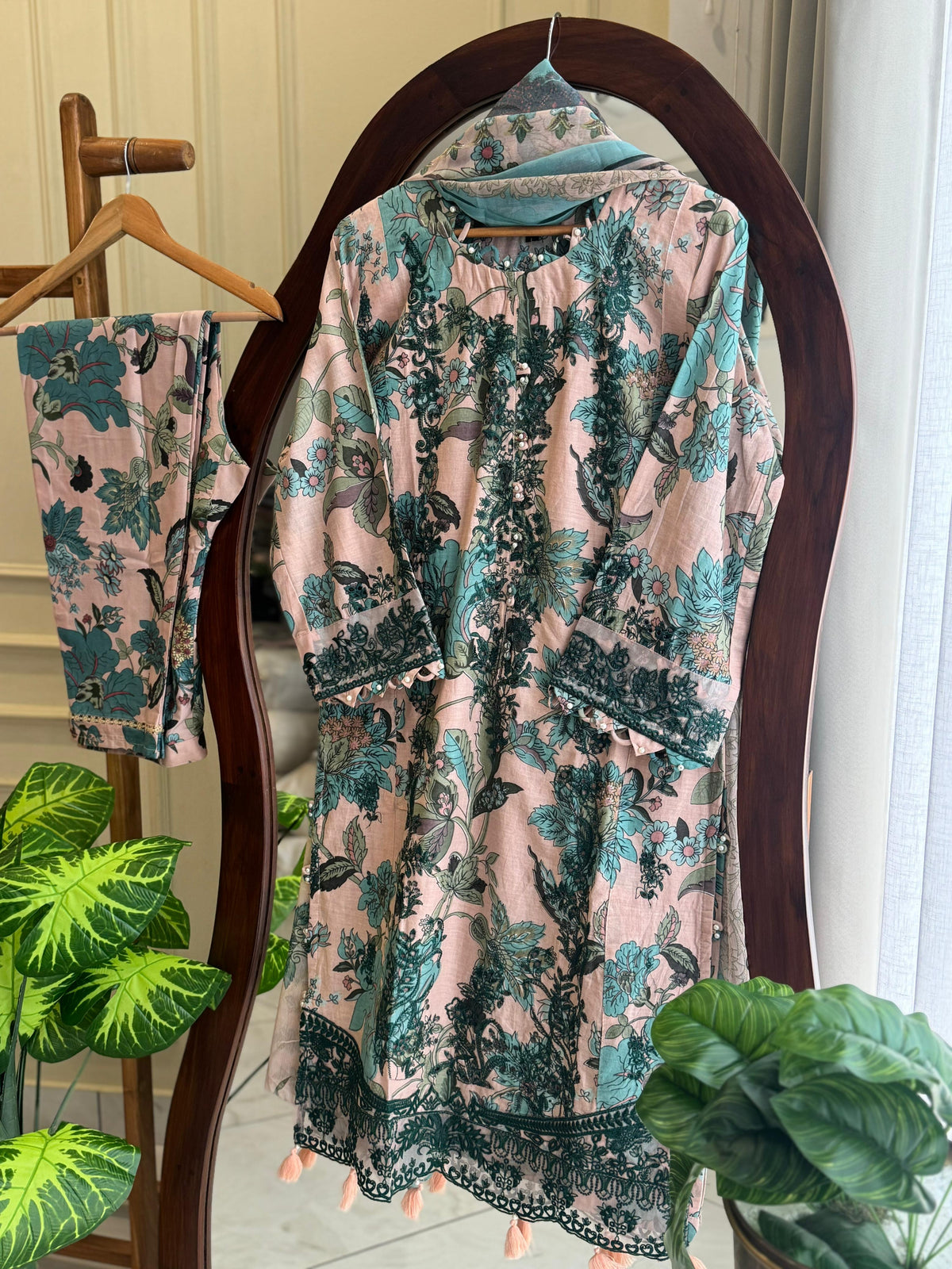 Traditional Embroidery Detailed Suit-8