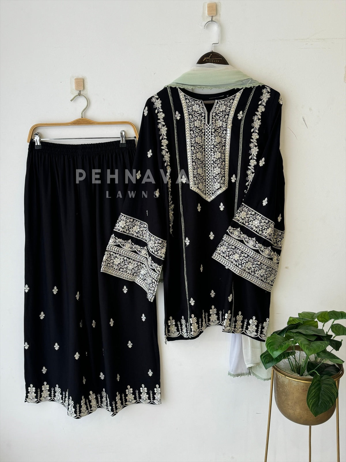 New White&Black Trendy Farshi Salwar 259 - Pehnava Lawns