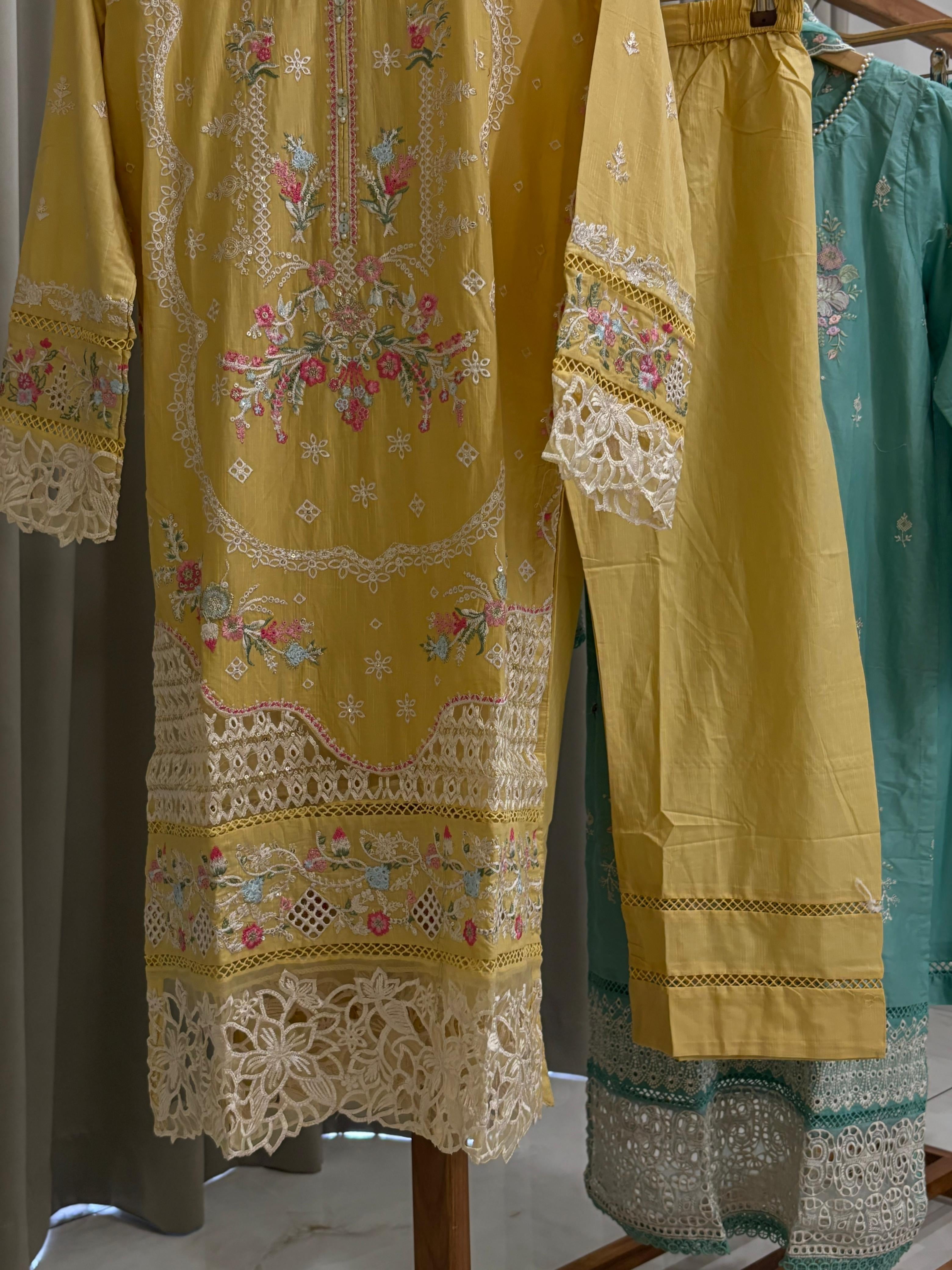 Luxurious Trendy Pure lawn Suit-0926