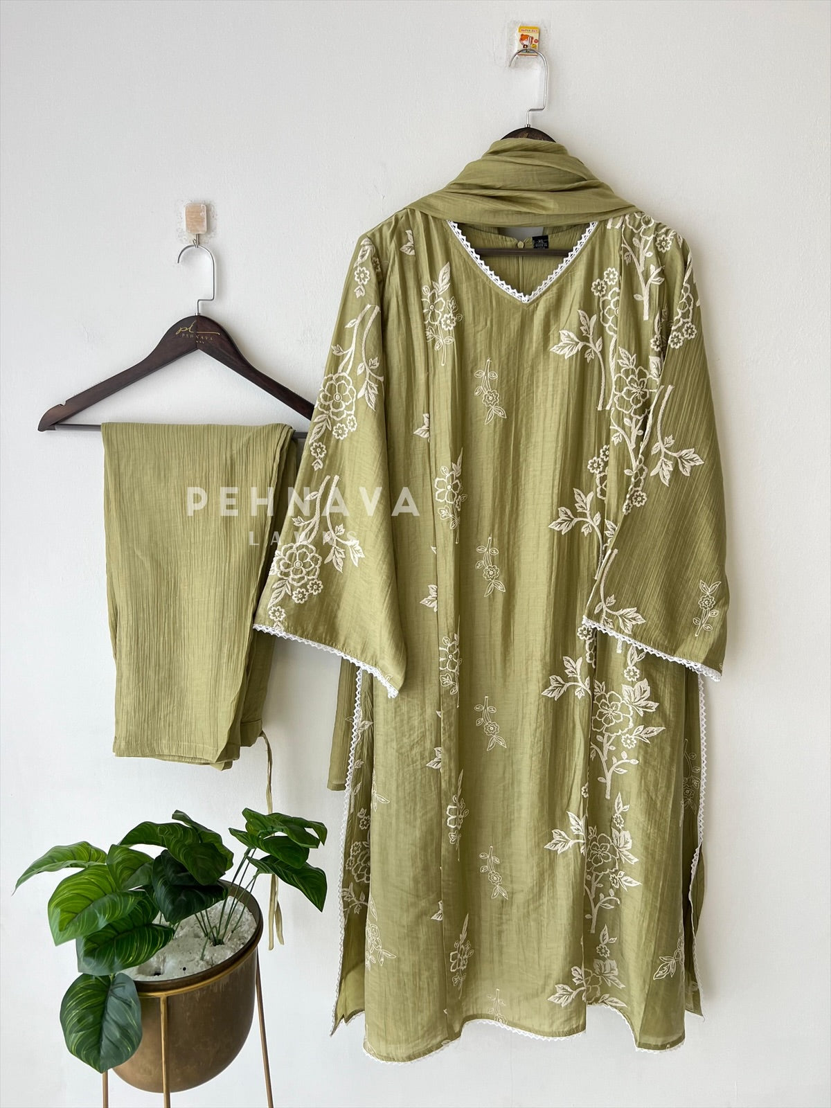Floral Vine Embroidered Suit-4106