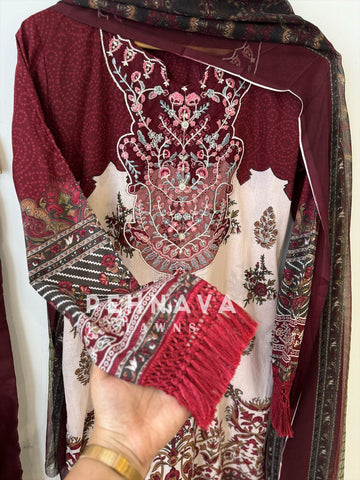 Pretty Lace Detailed Maroon Suit