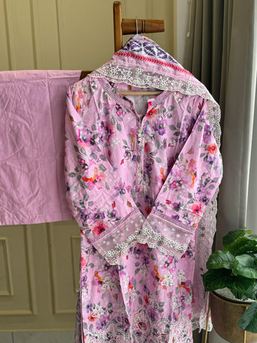 Signature Lawn Suit Featuring Lace Detailings-6
