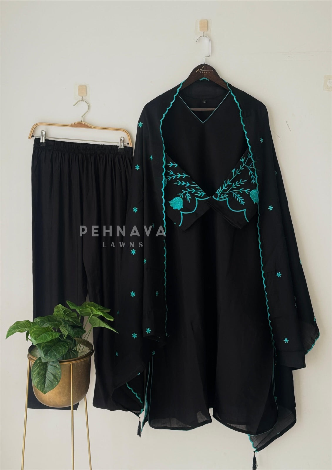 Chanderi Scallop Embroidery Set 3243 RR124