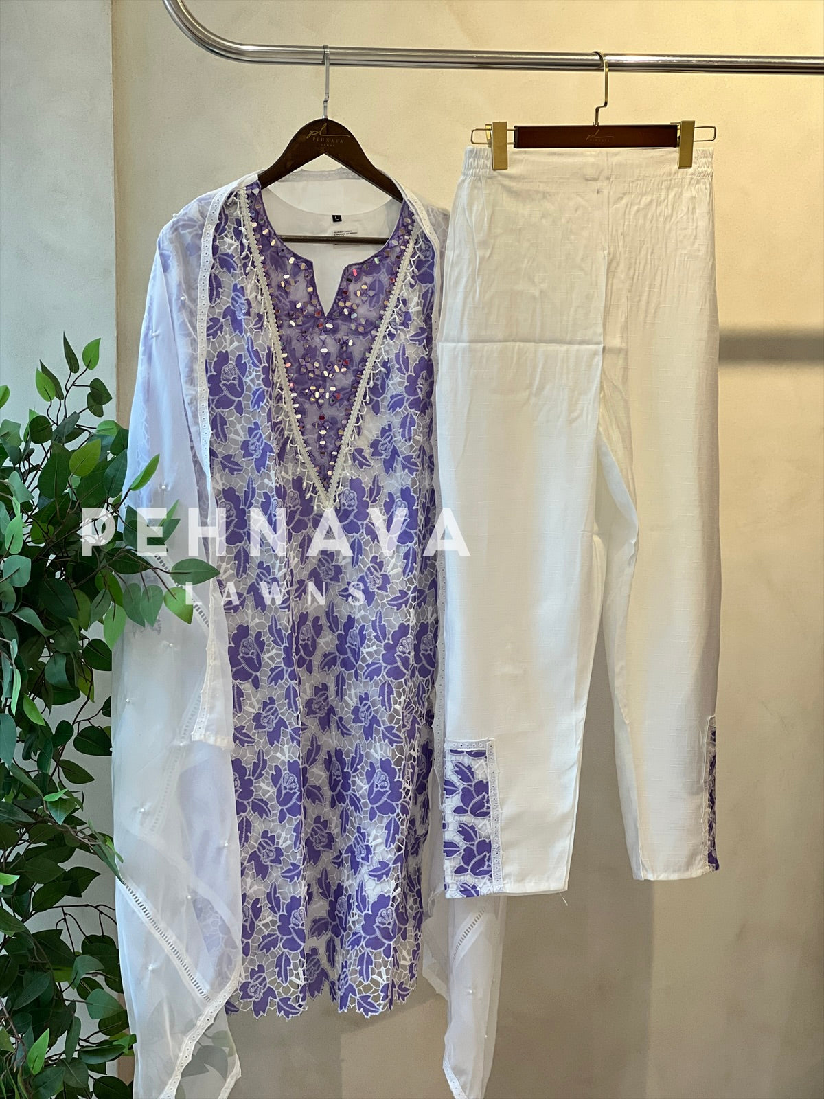 Glamorous Cutwork Suit Ft. Organza Dupata - Pehnava Lawns