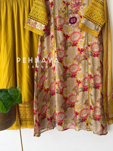 Floral Print Suit with Lace-391