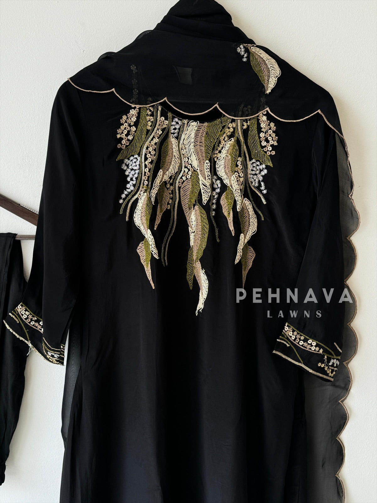 Threaded Leaves Ensemble-4073 - Pehnava Lawns