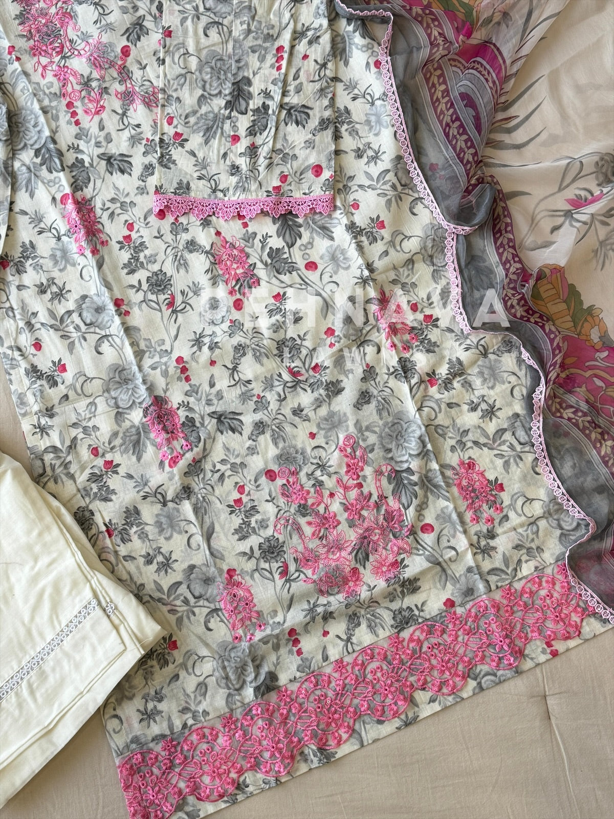 Floral Embroidered Lawn Suit-4004