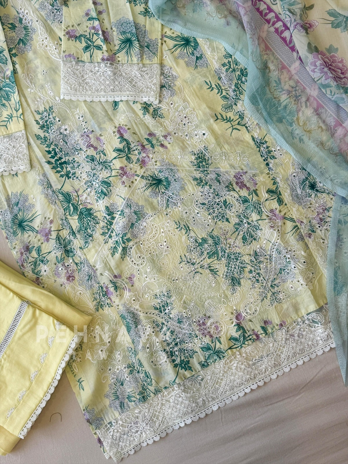 Unstitched  Lawn Suit-4002 - Pehnava Lawns