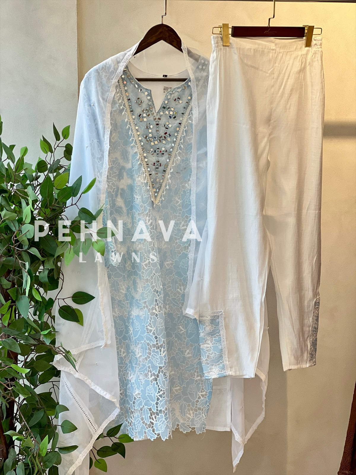 Glamorous Cutwork Suit Ft. Organza Dupata - Pehnava Lawns