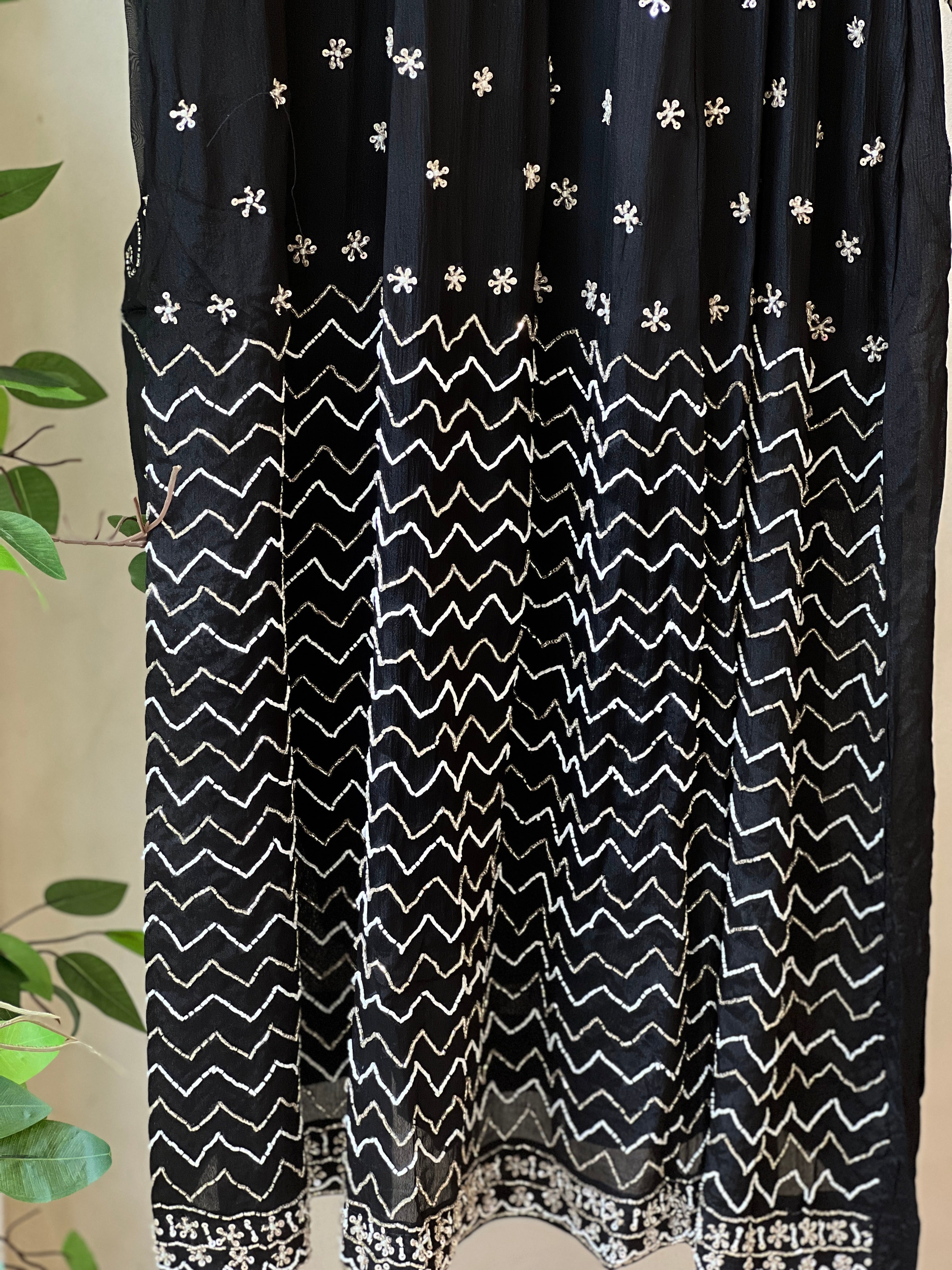 Scalloped Handwork Suit Set