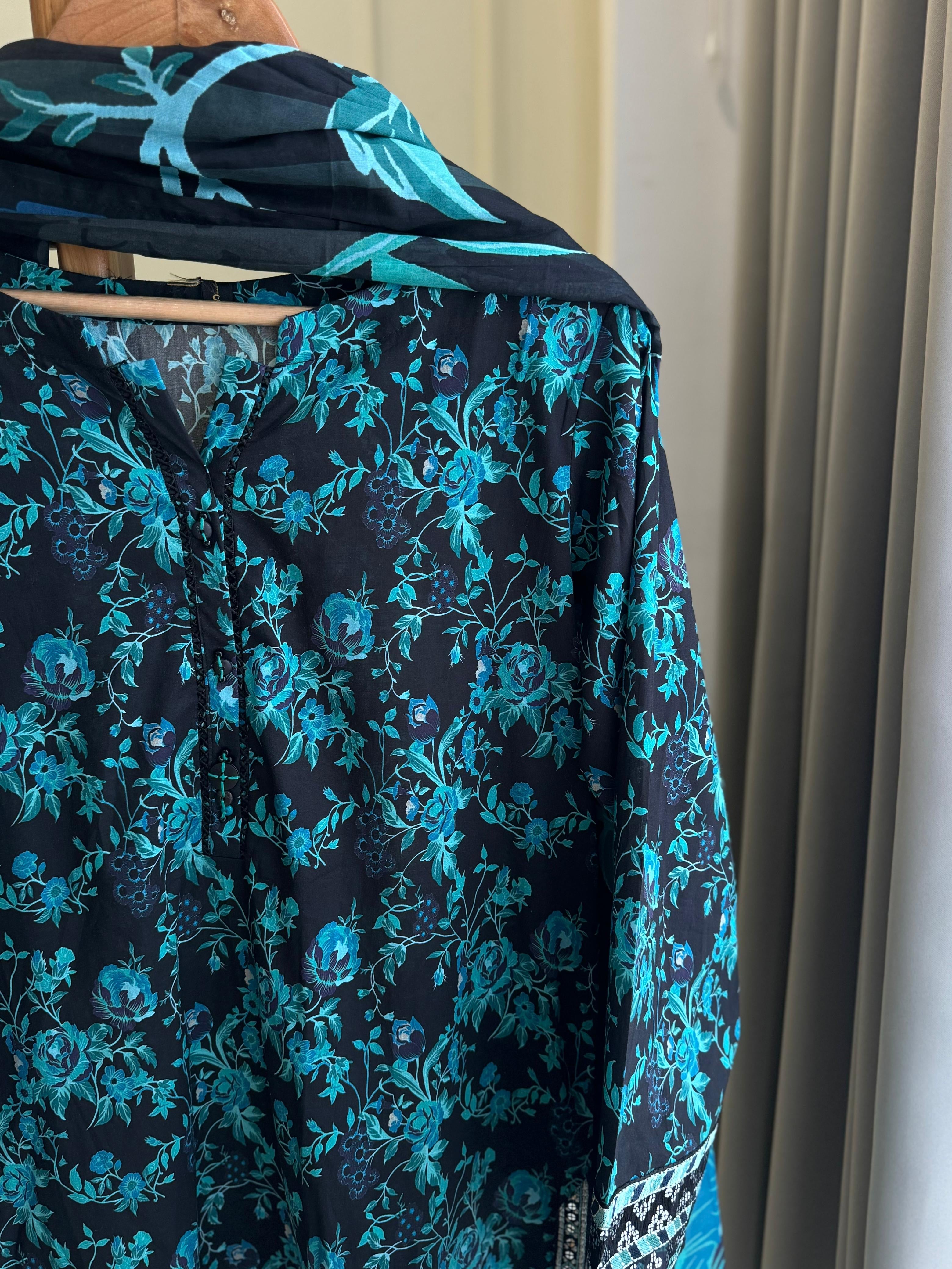Premium Hand Embroidery Lawn Suit-2