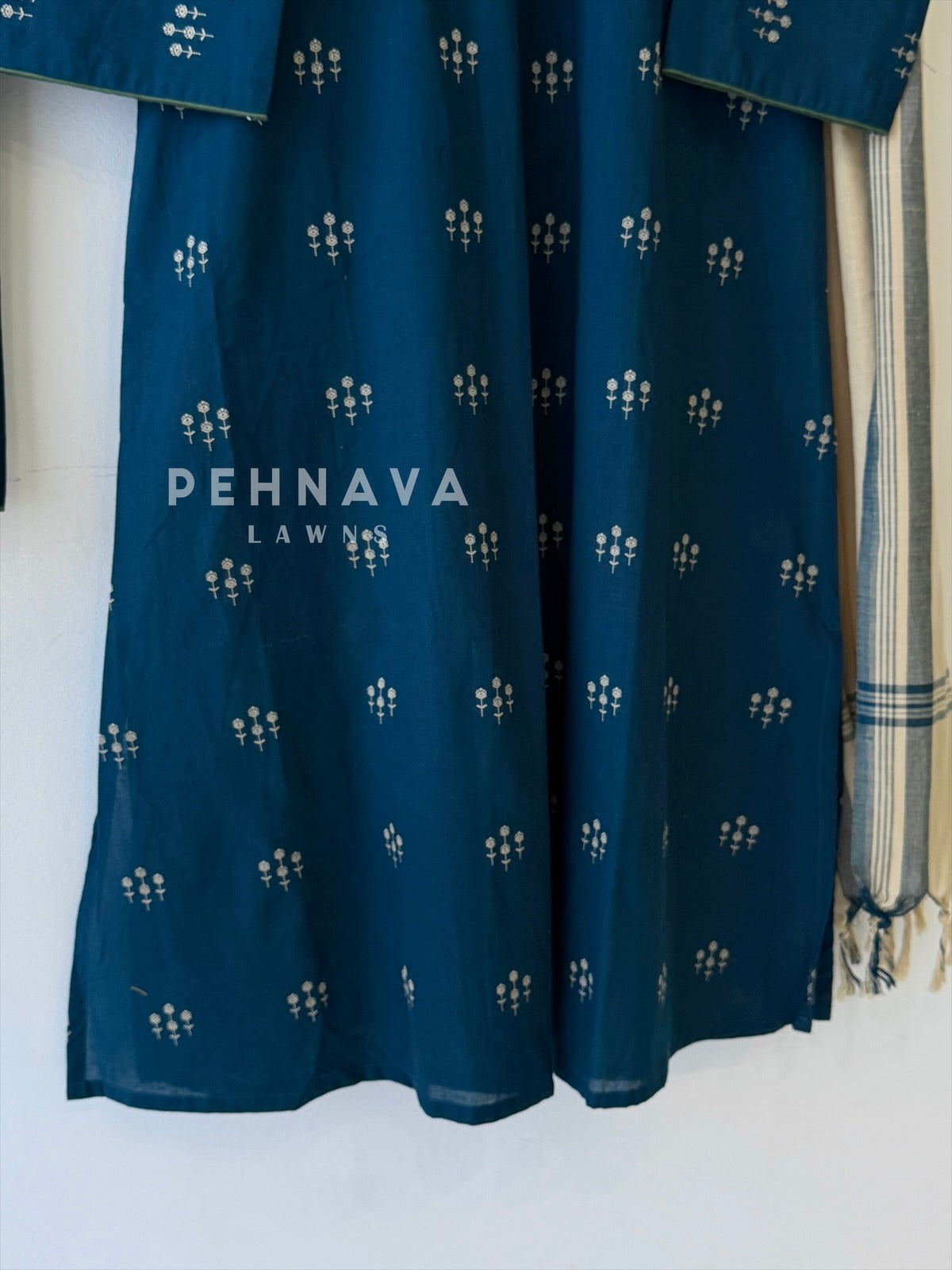 Pin-tuck Embroidered Three Piece Set 520811