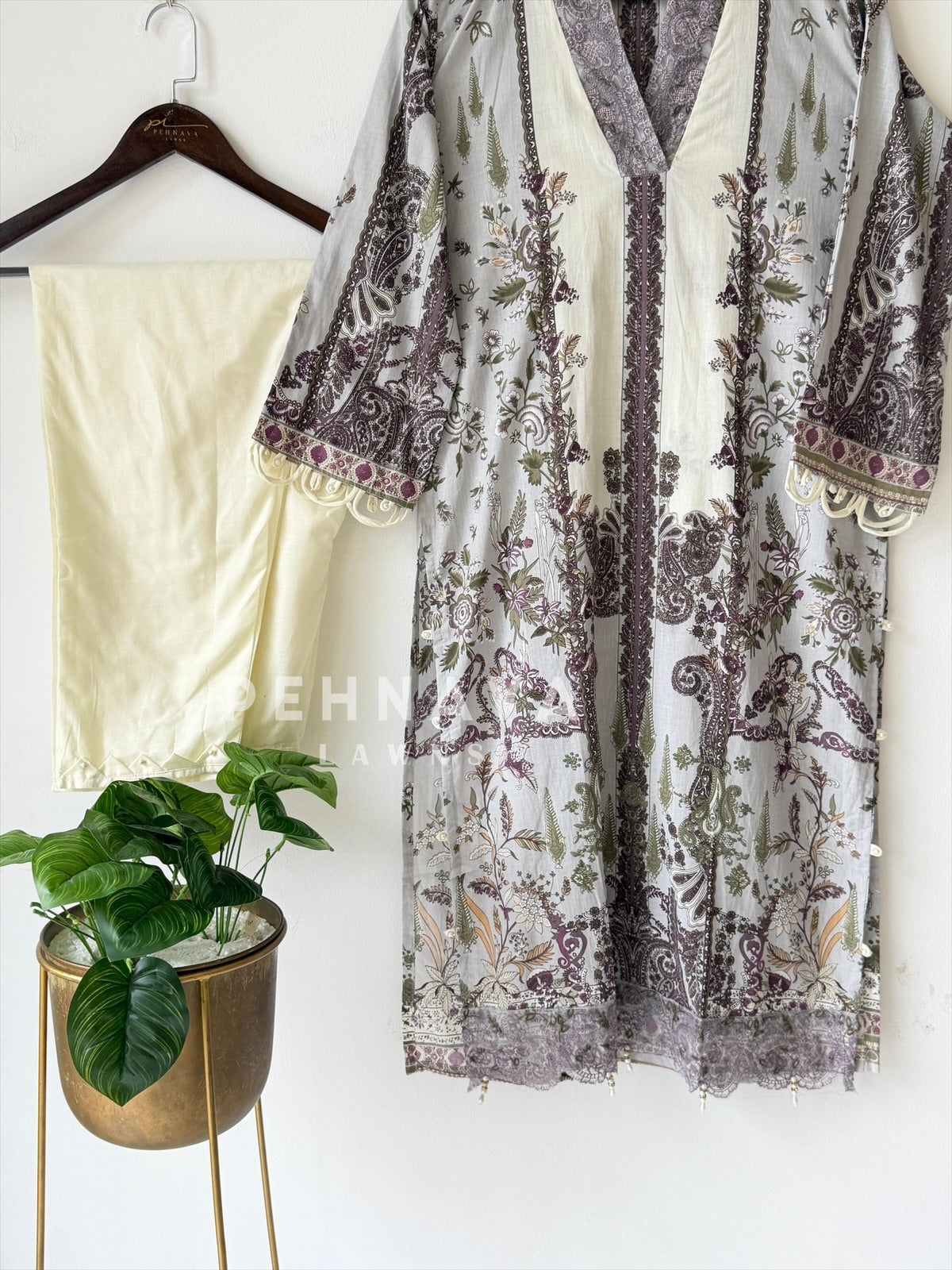 Classic Three Piece Suit-1672 - Pehnava Lawns