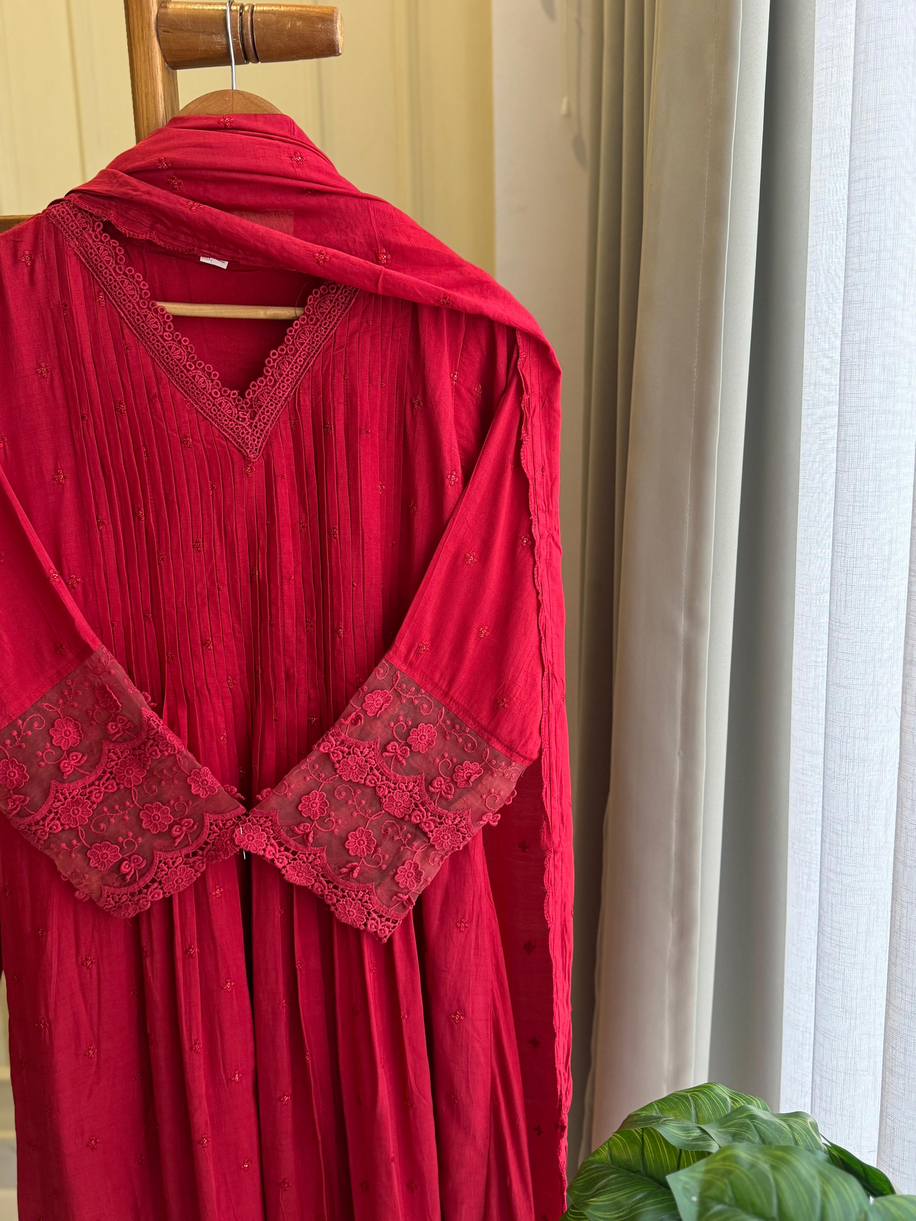 Muslin silk pleated A-line suit