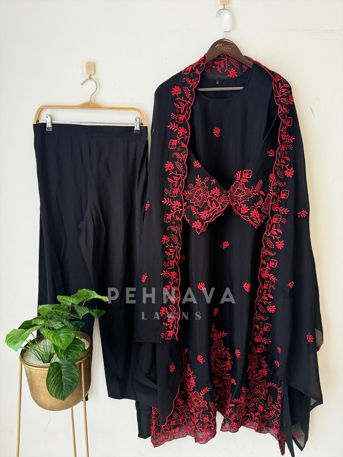 Chanderi Floral Threadwork Suit- 3013 - Pehnava Lawns