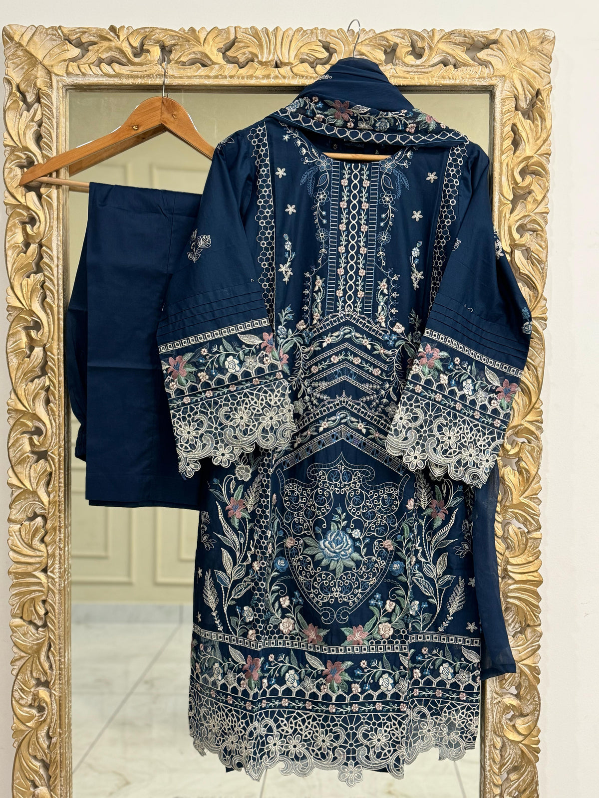 Pure Lawn Embroidery Suit-D4