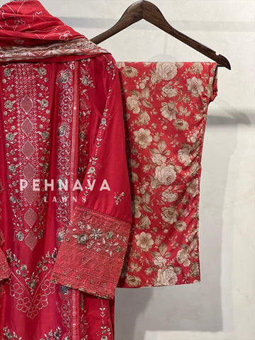 Luxurious trendy pure lawn