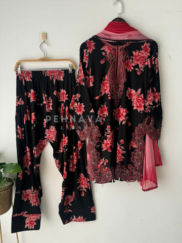 New Floral Embroidery Kurtha Suit Set-268 - Pehnava Lawns