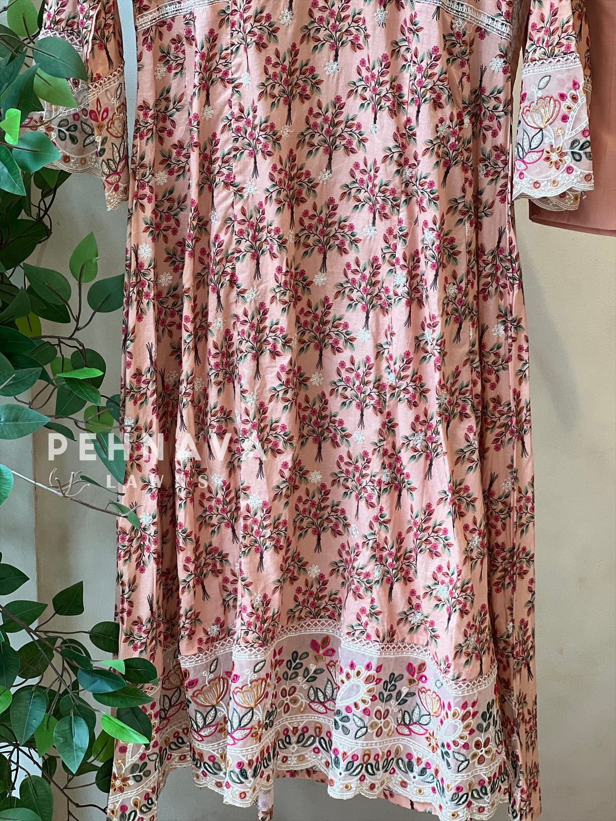 Luxurious trendy pure lawn