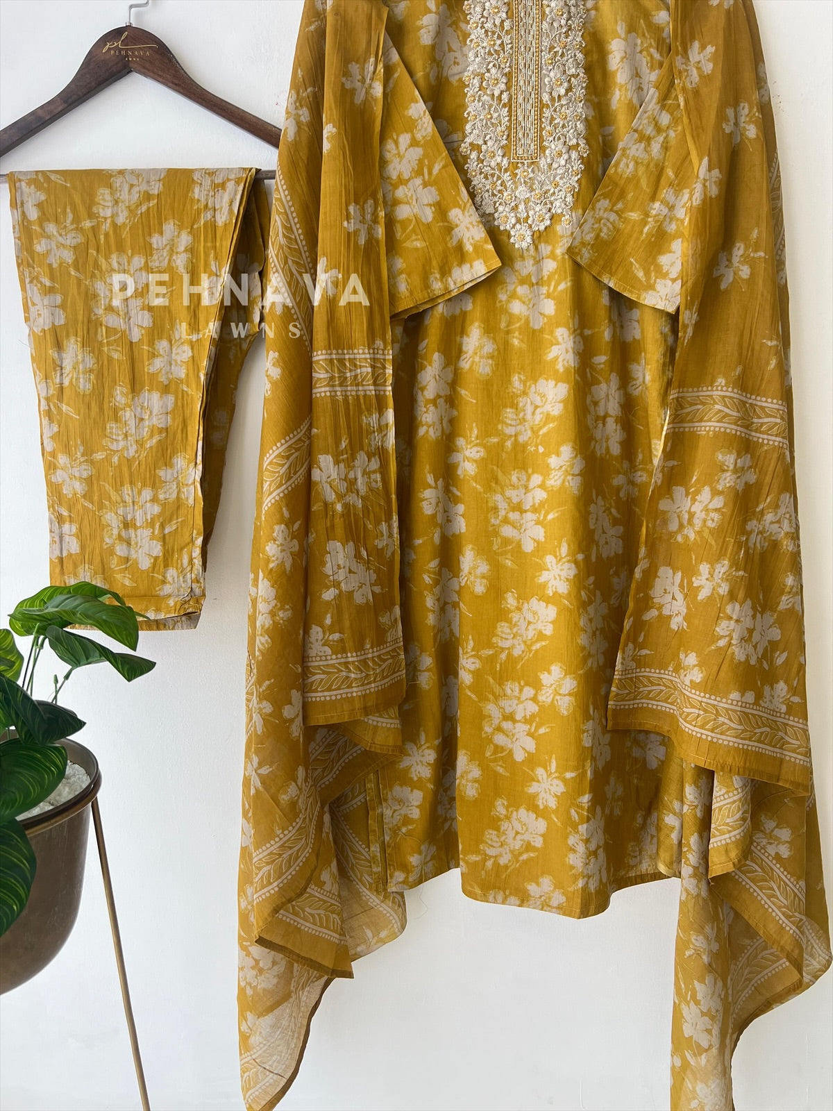 Floral Embroidery Suit Set-18233