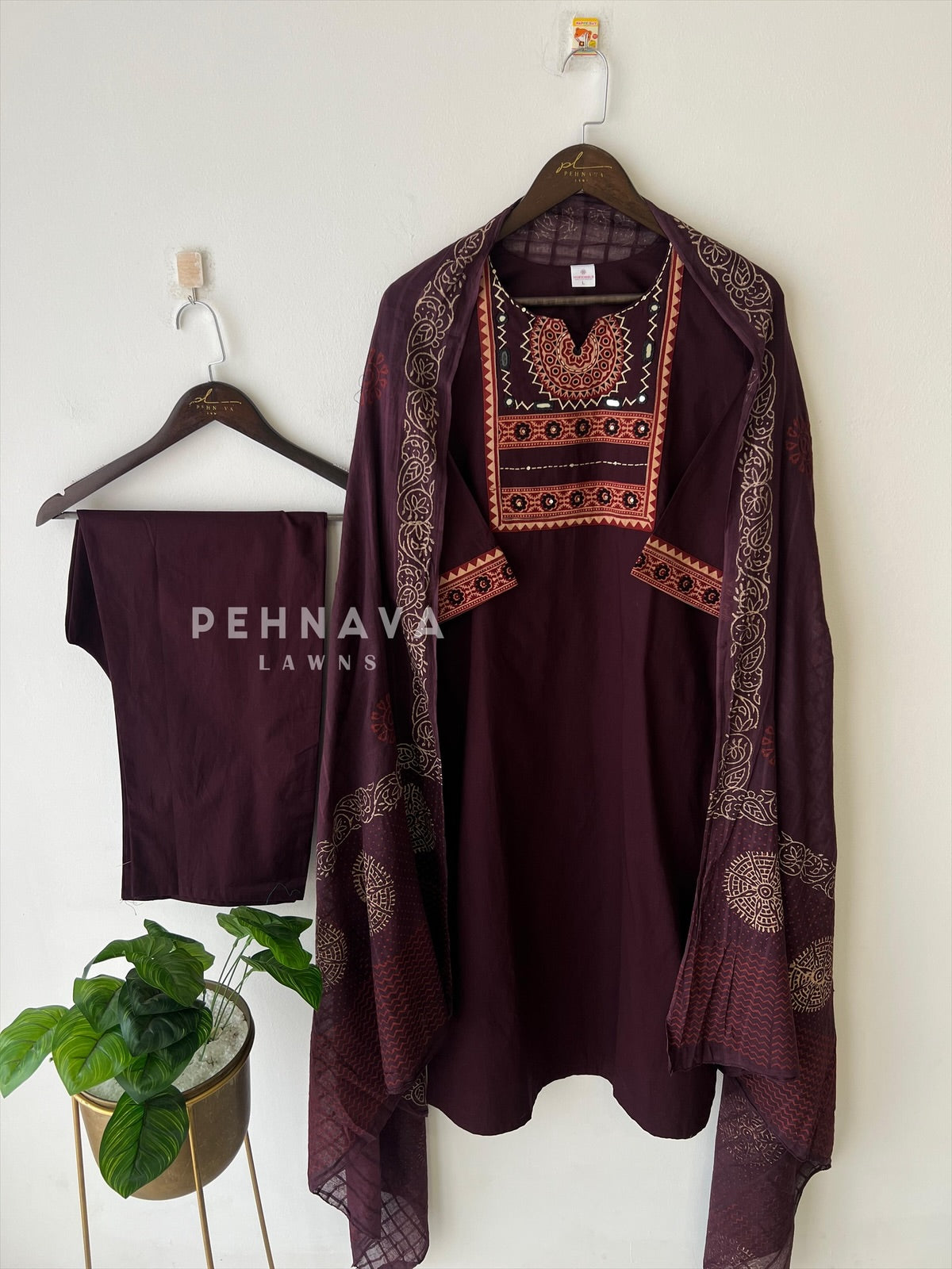 Classic Print Cotton Suit-15767 - Pehnava Lawns