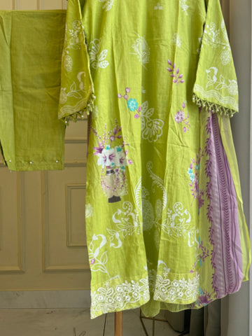 Pure  Cotton suit with embroidered patches and detailings-3