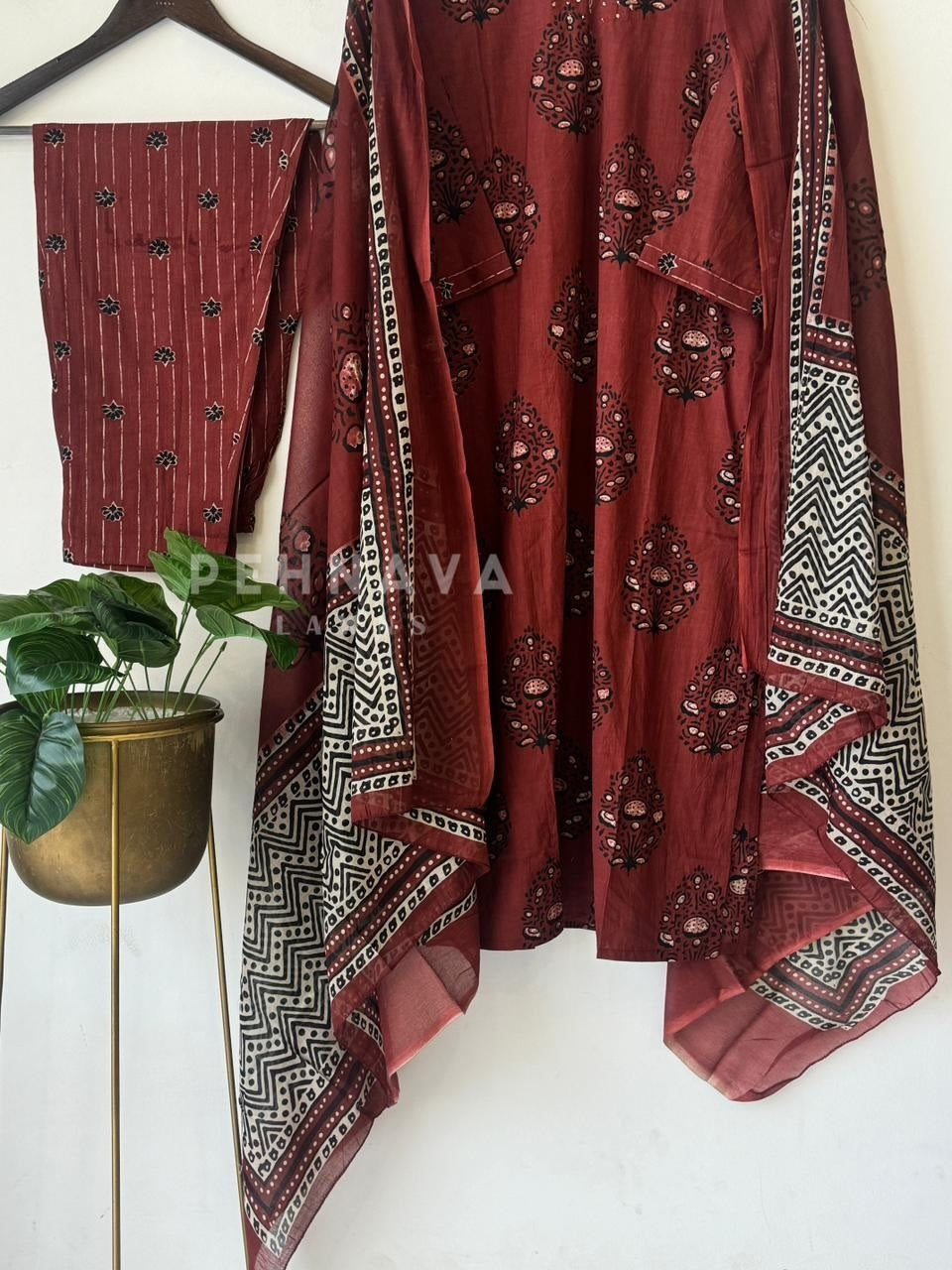 Printed Three-Piece Suit Set-17033 - Pehnava Lawns