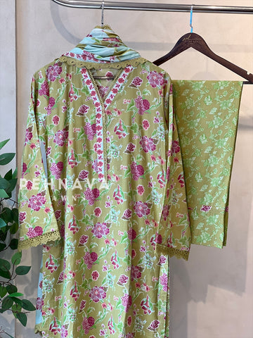 Luxurious trendy pure lawn