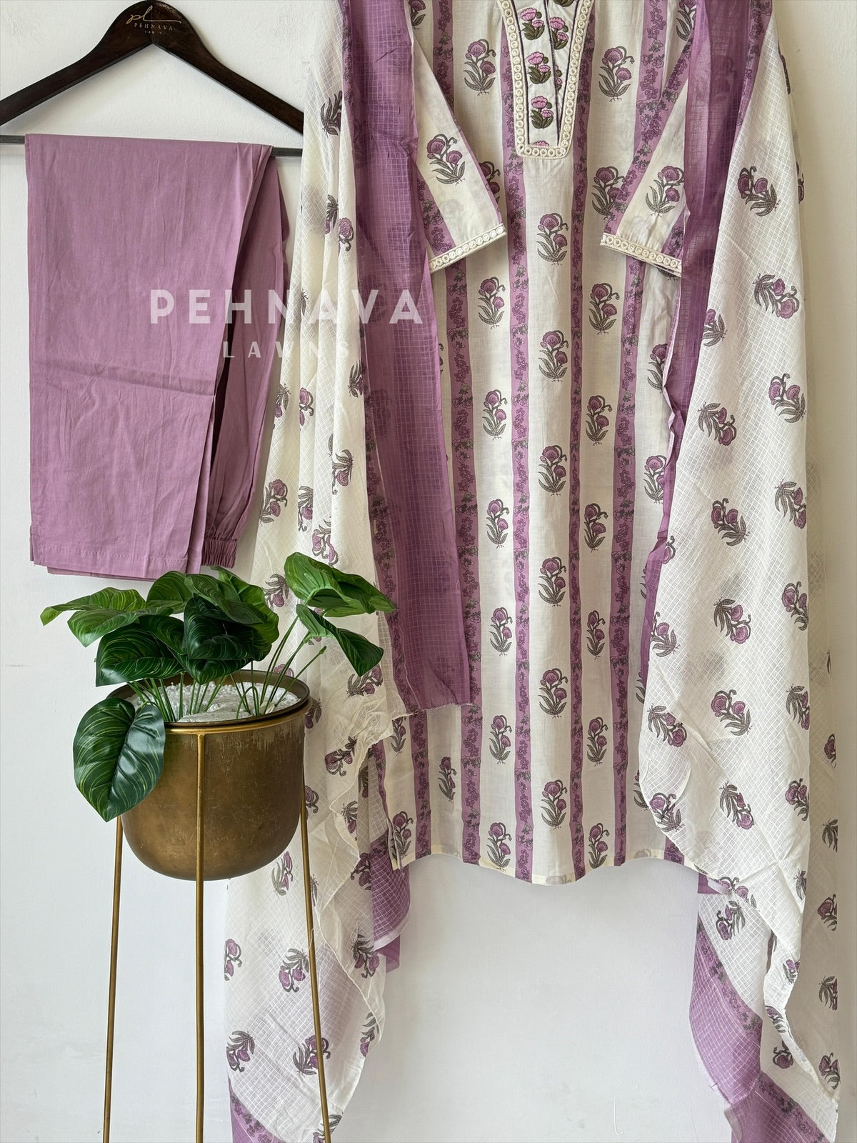 Floral Pattern Cotton Suit-4005 - Pehnava Lawns