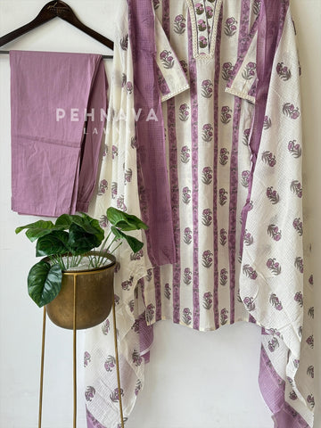 Floral Pattern Cotton Suit-4005 - Pehnava Lawns