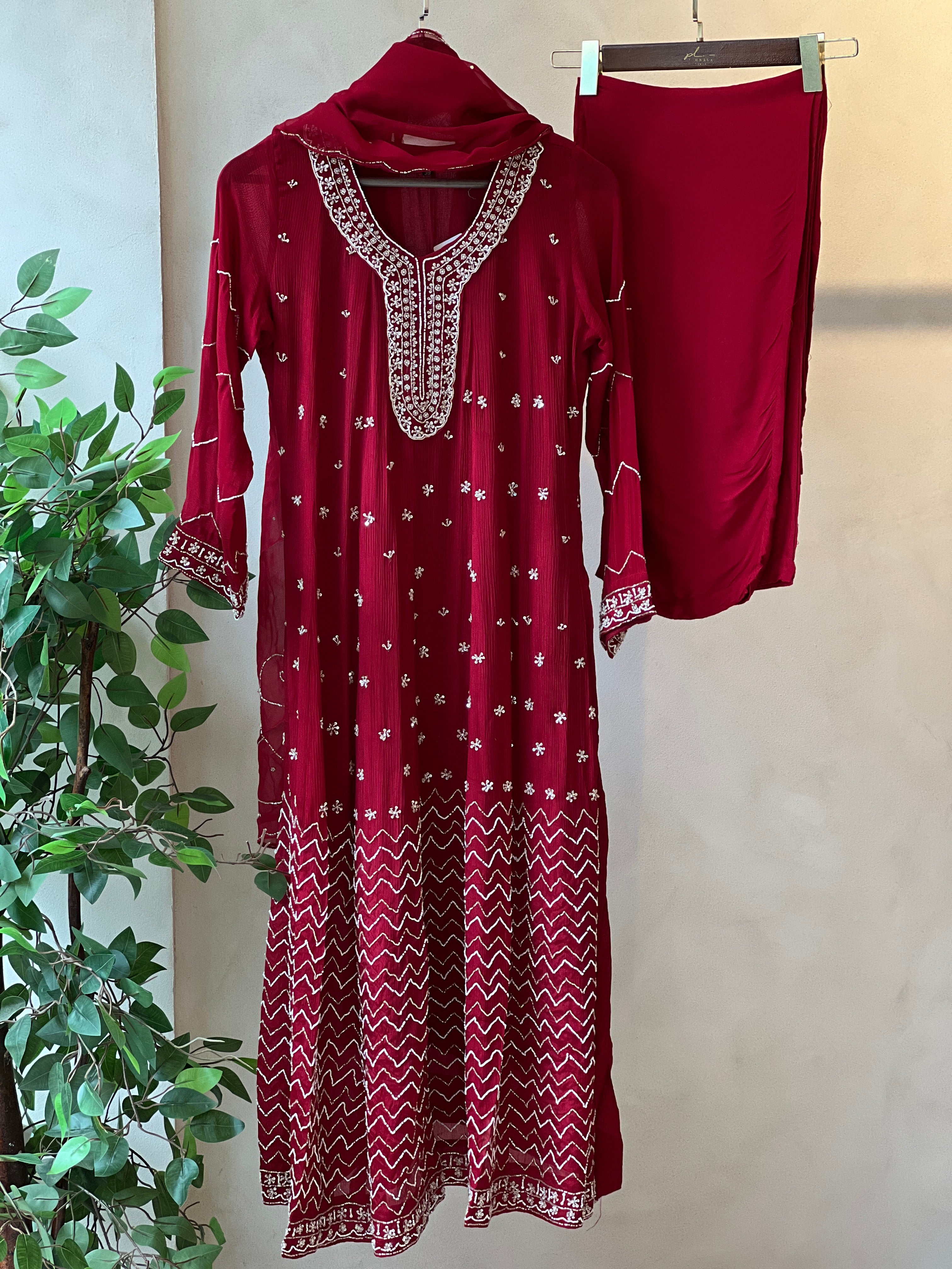 Scalloped Handwork Suit Set