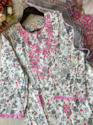 Floral Embroidered Lawn Suit-4004