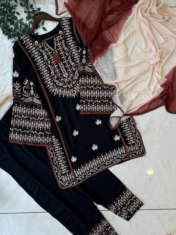 Trendy Black & White Farshi Salwar