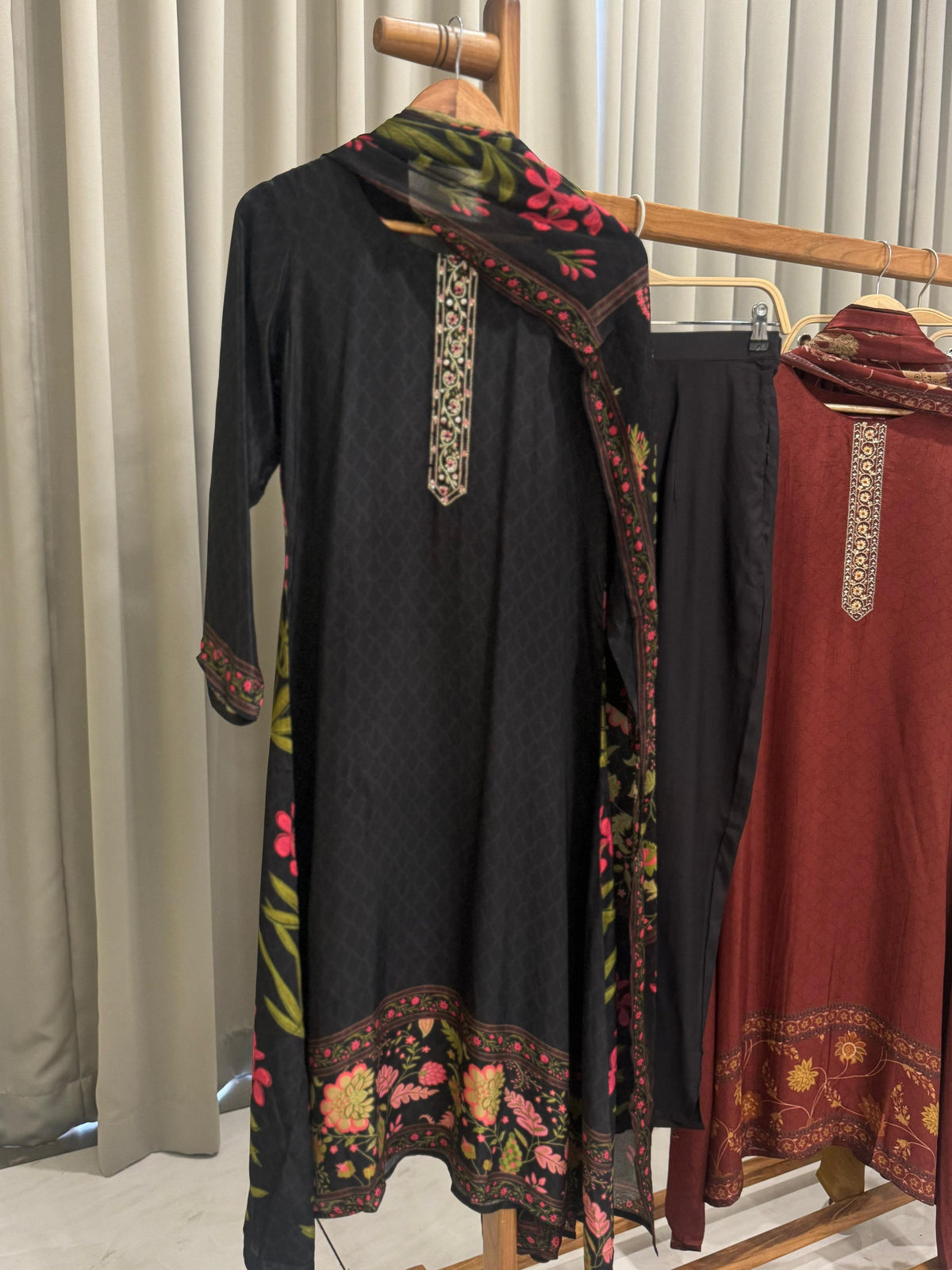 Premium Crepe Handloom Ensemble With Floral Dupata