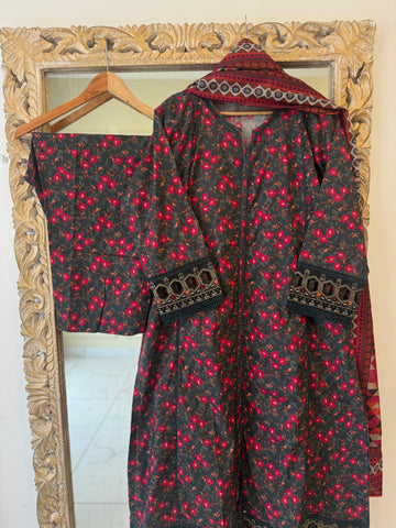 Pure Lawn Suit with embroidered patches and lace detailings-Sd5