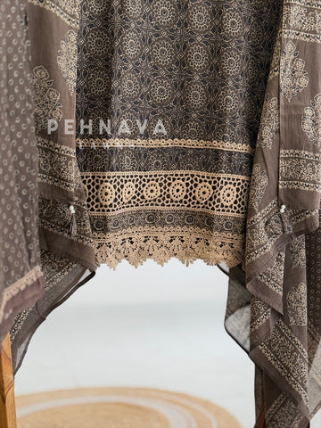 Lace Trimmed Printed Suit Set 253
