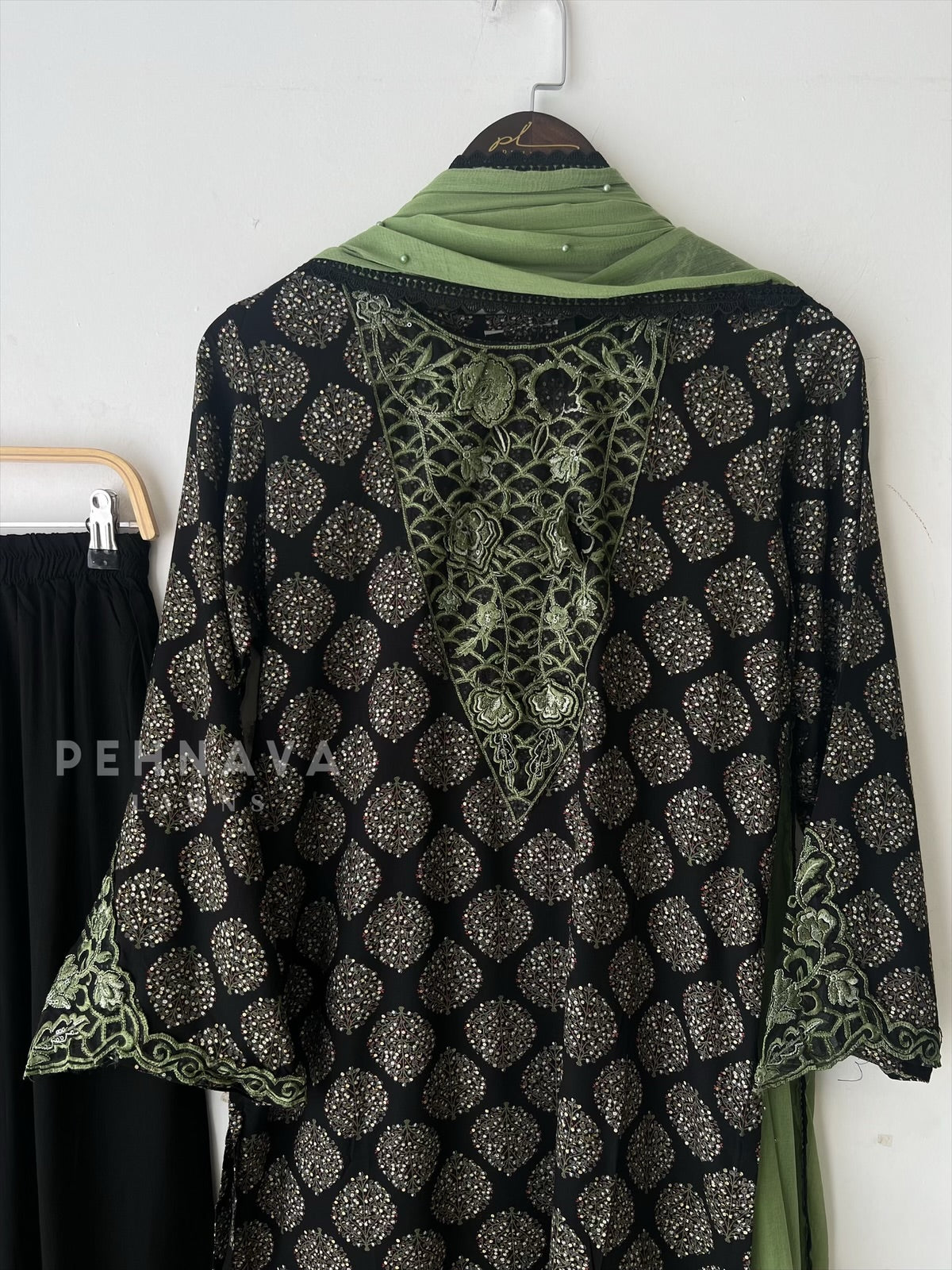 New Floral Embroidery Kurtha Suit Set LRC 182