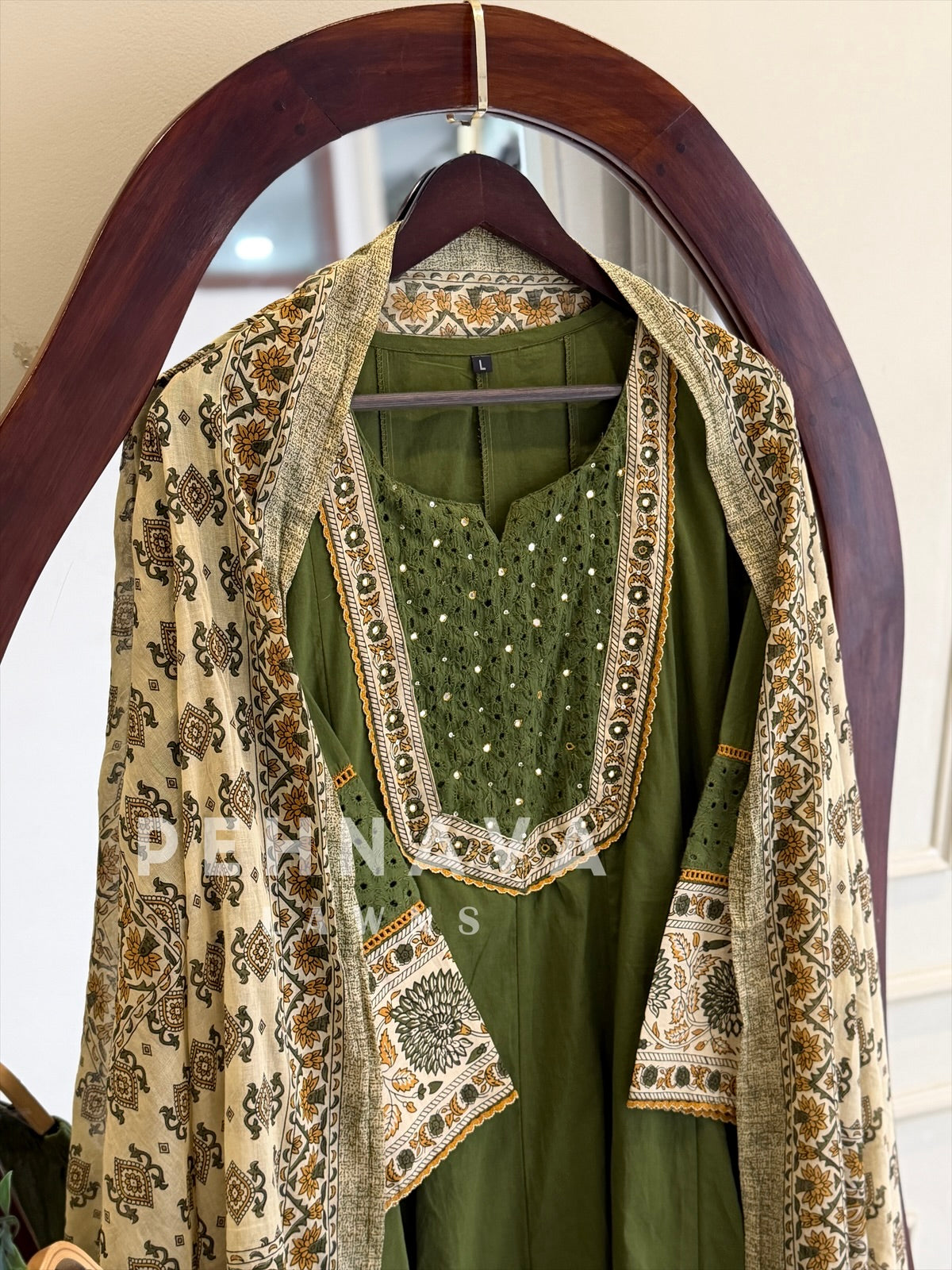 Yoke Hakoba Printed Suit