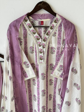 Floral Pattern Cotton Suit-4005 - Pehnava Lawns